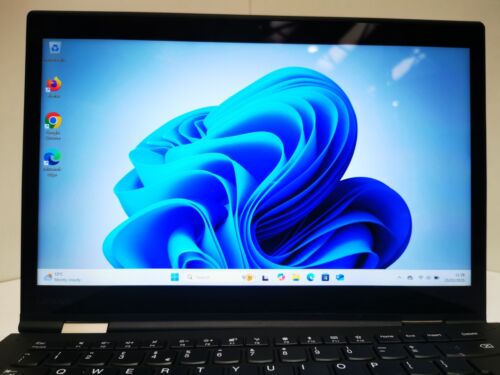 Lenovo X1 Yoga 2nd Gen 14" Laptop - 7th Gen i7/8GB RAM/256GB SSD/Windows 11 Pro - Picture 4 of 13