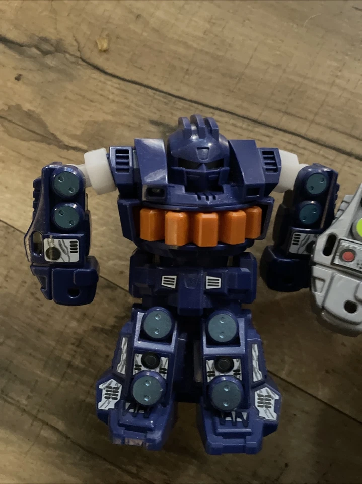 Air Hogs Smash Bots Two Player Battling Game OOB, Powers On. No Remotes - Image 3 of 4