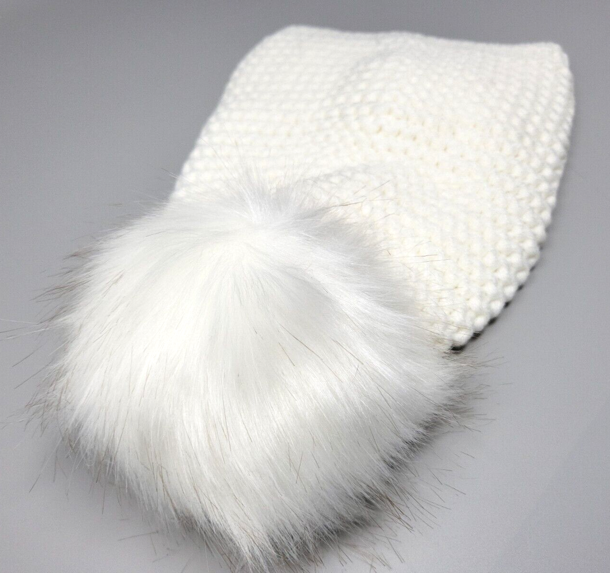 Juicy Couture Womens HAT Beanie WHITE Crochet Knit Hat Pom