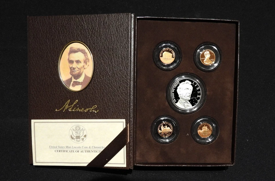 2009 United States Mint Lincoln Coin and Chronicles Set with COA - Image 4 of 4