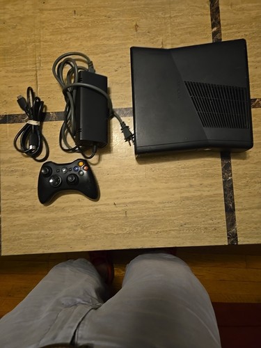 Consola Microsoft Xbox 360 S Negra Modelo 1439 Probada y Funciona Extras - Imagen 5 de 15