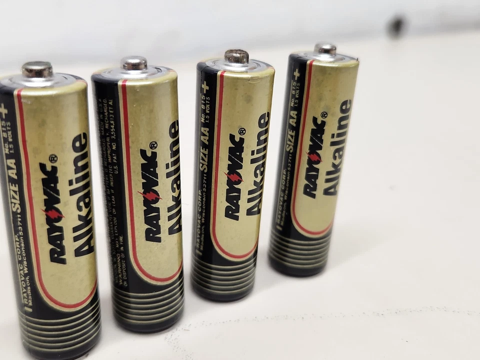 Lote de (4) Pilas Alcalinas Rayovac Tamaño AA De Colección Propósitos de Pantalla Solo Muertas Foto 3 de 4