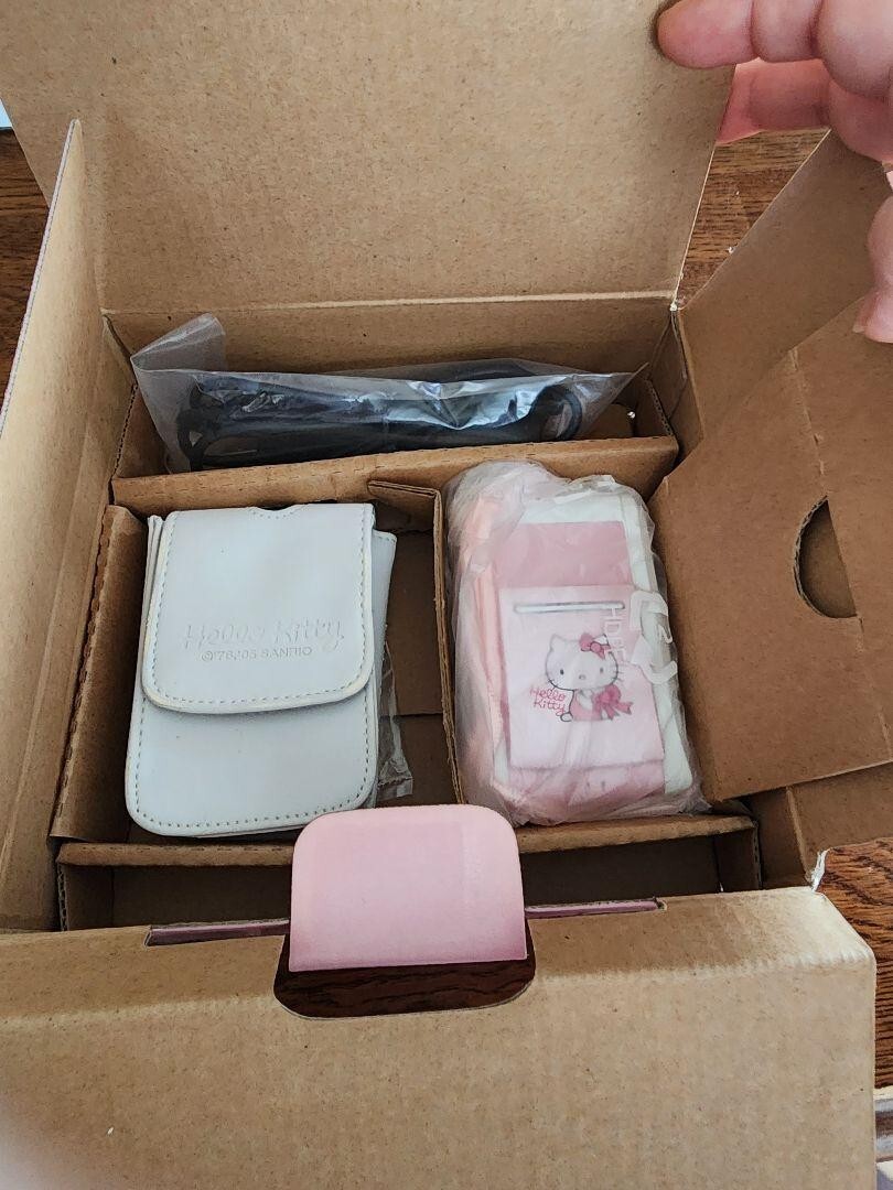 サンリオ キティ AVOX デジカメ 未使用品 SDカード対応 Sanrio AVOX Hello Kitty Digital Camera Unused SD Card