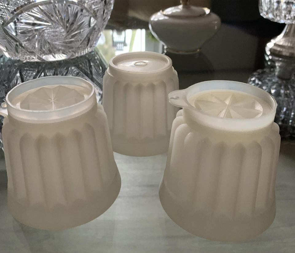 Tupperware Puddingform/Eisform 3er Set Sturzform mit Deckel Weiß, 7cm.x7cm. - Bild 2 von 4