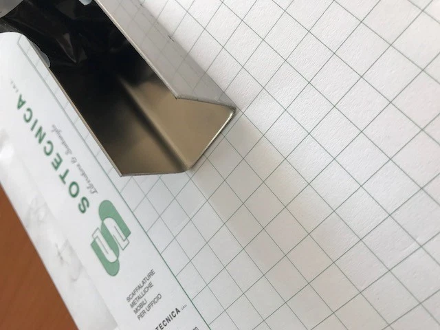 Profilo ad "U" in acciaio inox 30/30/30 sp 1 mm lunghezza 1mt - Immagine 2 di 2