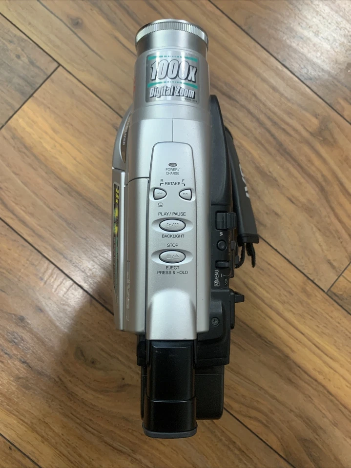 JVC SXM37U Super VHS SVHSC 1000x Digital Zoom 25x Optical Camcorder For Parts - Image 3 of 4