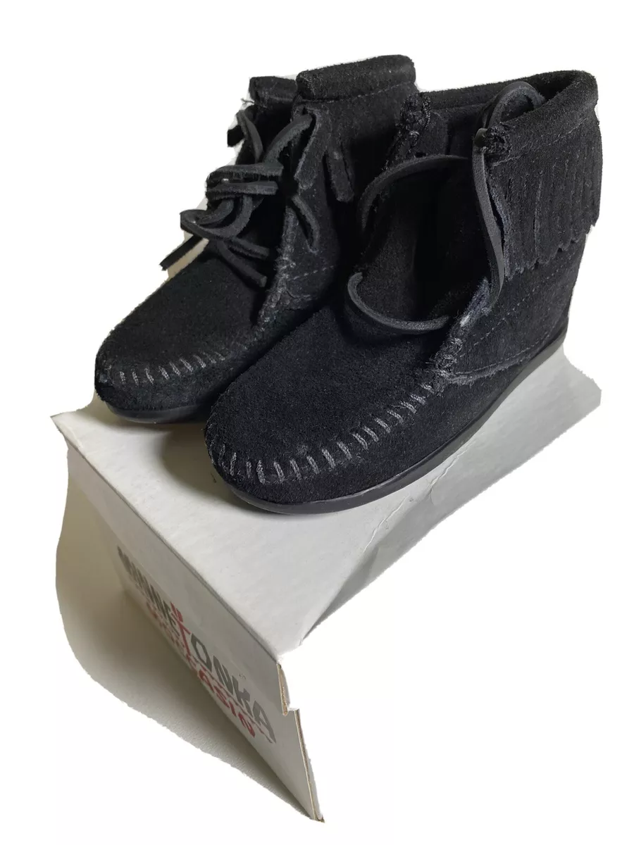 Minnetonka boots deals girls