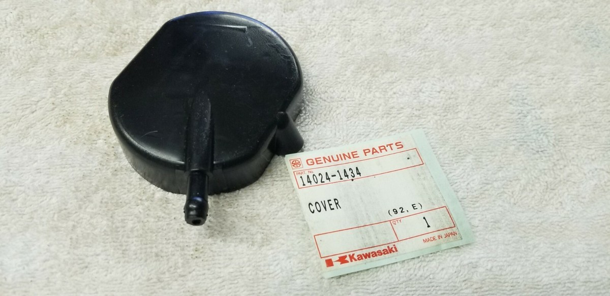 1982-1998 Kawasaki KZ1100 FUEL PUMP COVER ZX550 ZX750 ZN1300 81-05