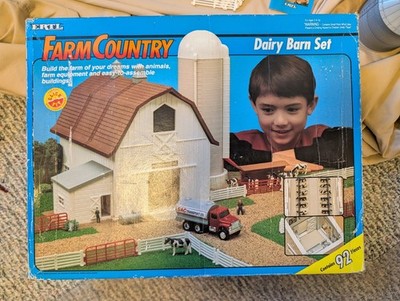 Vintage/Pre-Owned/NOT Complete*ERTL Farm Country Dairy Barn Set*READ