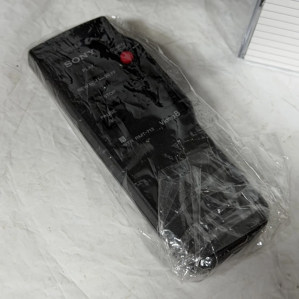 Sony ccd-trv22 Video Camcorder W/ ManualBag Continuous Power Remote Works - Image 4 of 4