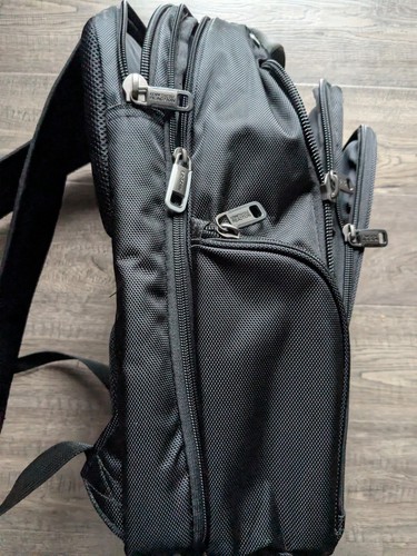 Mochila de viaje negra Kenneth Cole Reaction EZ-Scan para computadora portátil - Imagen 9 de 10