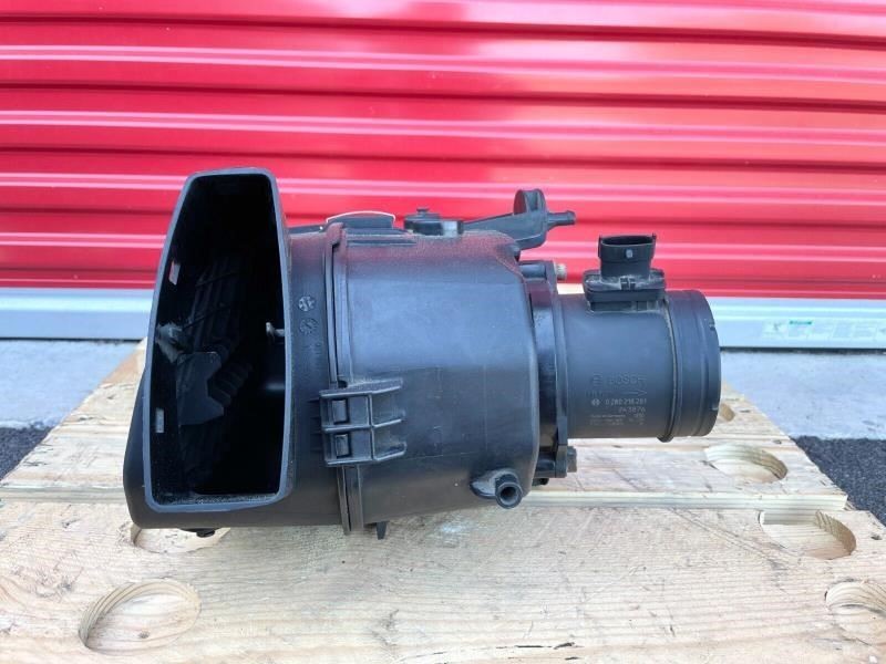 14-17 Maserati Ghibli SQ4 3.0L Left Air Intake Cleaner Box Filter w/ Sensor Q