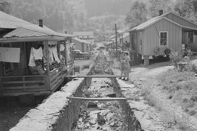 DOUBLE ROW HOUSES STREAM AND WELLS PANTHER COAL MINE WEST VIRGINIA 4X6 PHOTO