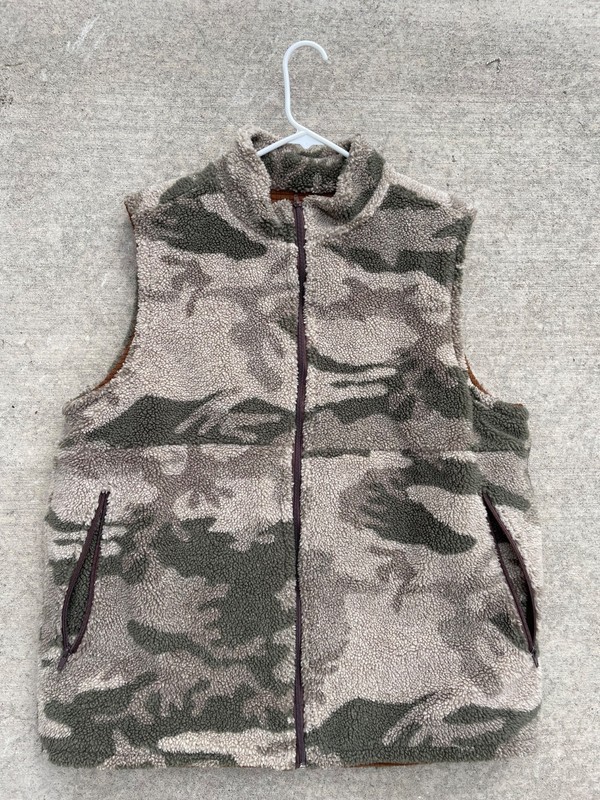 cabelas outfitter camo berber fleece vest L/XL