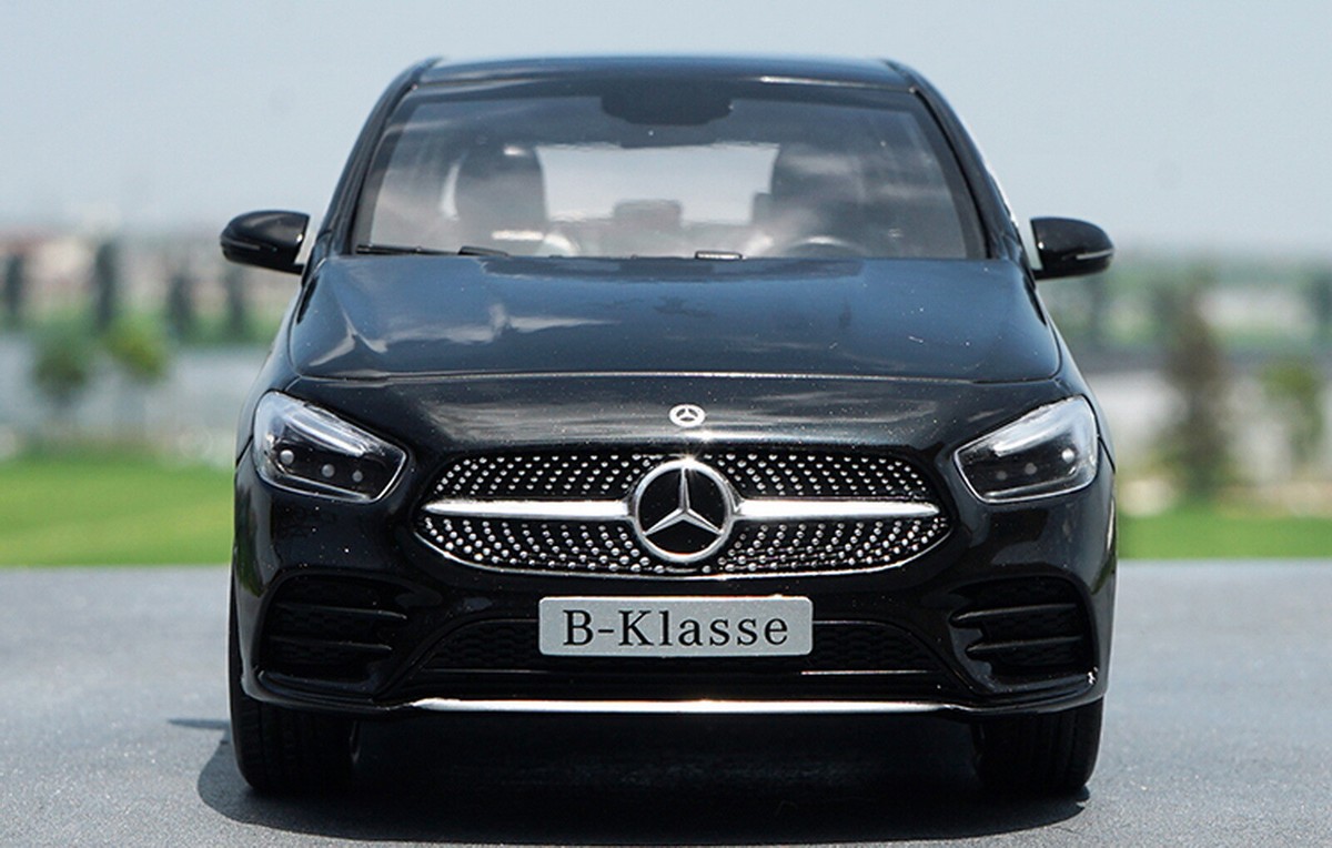 1/18 Mercedes Benz B-Klasse 2019 Black Diecast Car Model two