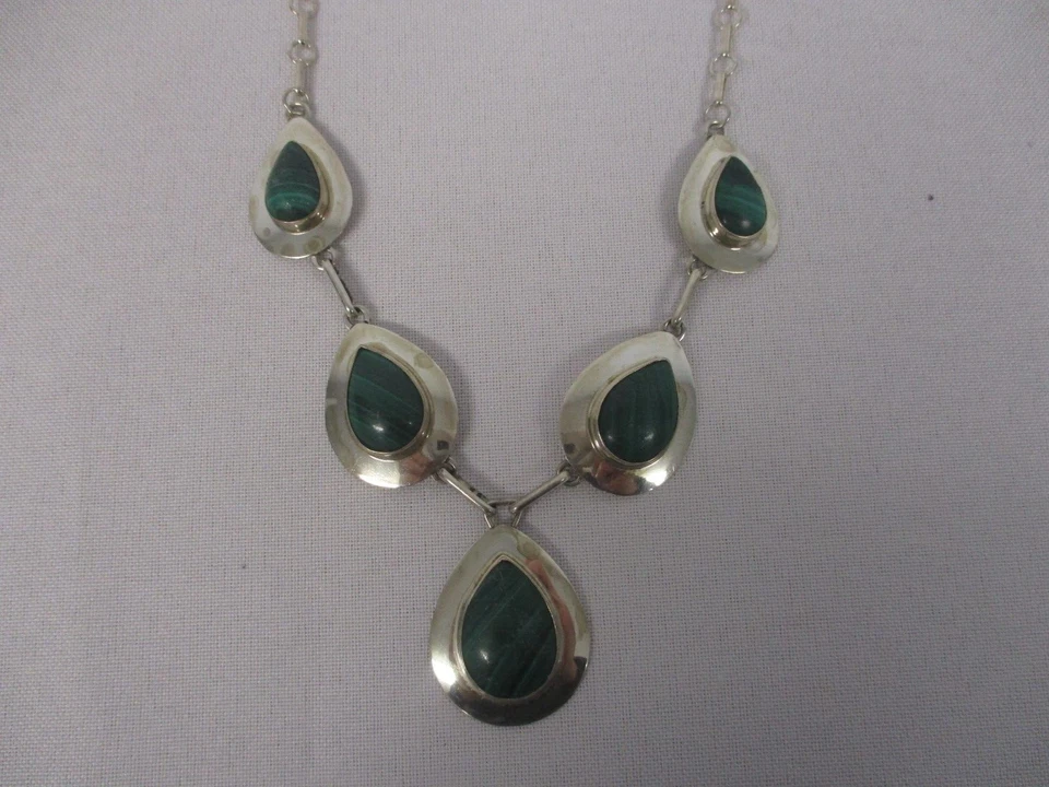 COLAR CORRENTE VINTAGE PRATA ESTERLINA com MALAQUITA VERDE - Imagem 2 de 4