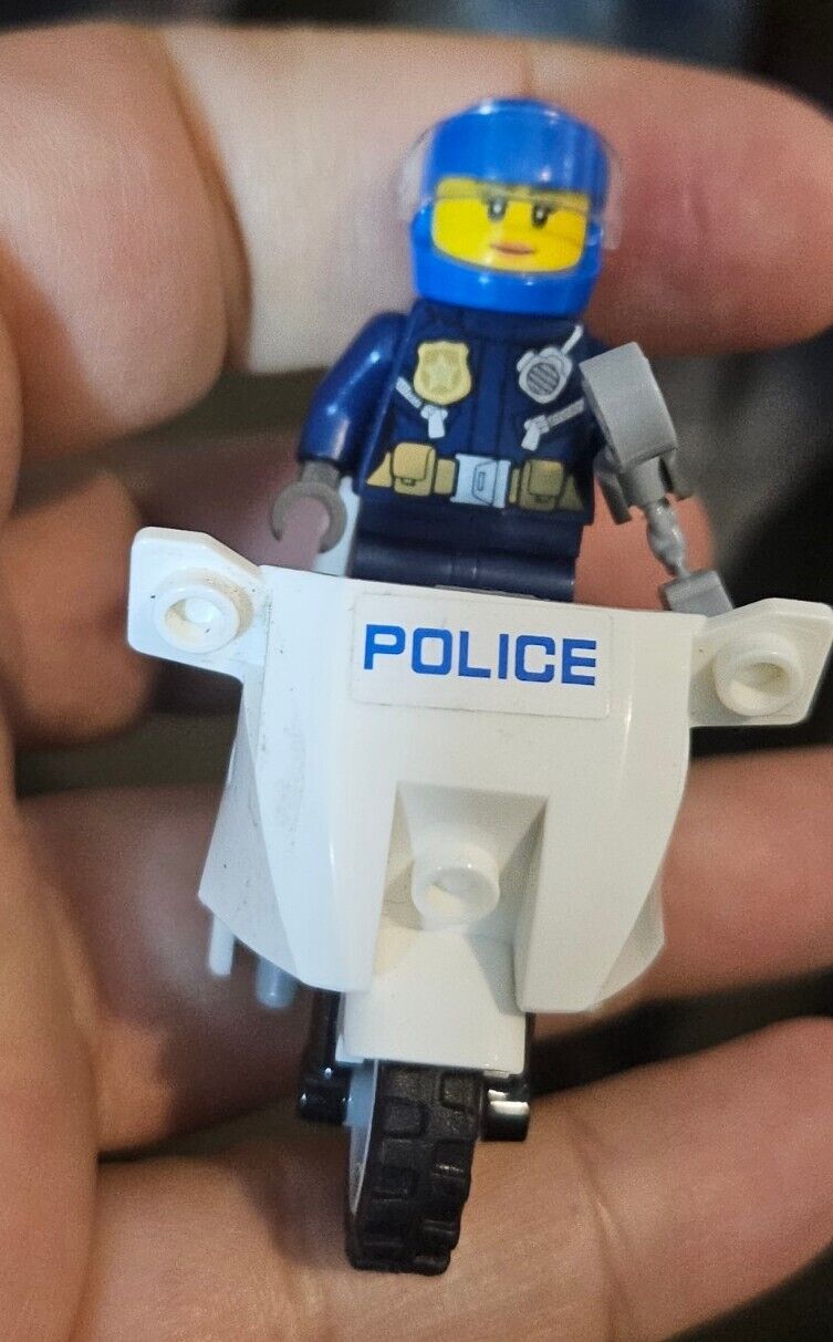 Lego 60041? Crook Pursuit Police Bike Motorcycle Women Cop C16