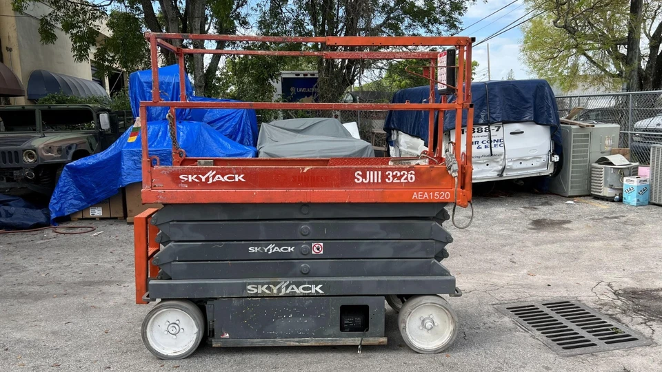 2014 SkyJack SJIII 3226, 26 ft. Electric Scissor Lift AEA1520 - Image 3 of 4