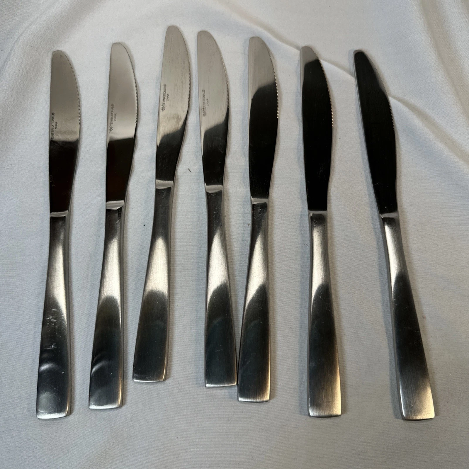 7 Cambridge CBS168 Tapered Slant Tip Stainless SERRATED Dinner KNIFE 9 1/8"