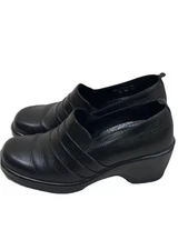 Dansko Women's Sz 37 / 6.5-7 Black Pleated Front Leather Slip On Wedge Clog