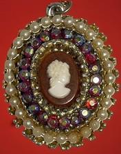 Vintage Cameo Pendant Pink Rhinestones Faux Pearls Necklace 9.25
