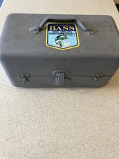 Vintage Simonsen Chicago IL Metal Fishing Tackle Box  With Misc. Tackle Heddon