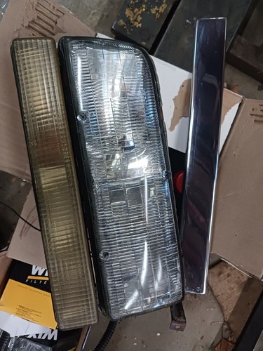 92 93 94 95 Buick LT, D/S Headlamp And Mounting Panel Bracket From 93 Lesabre - Picture 4 of 4
