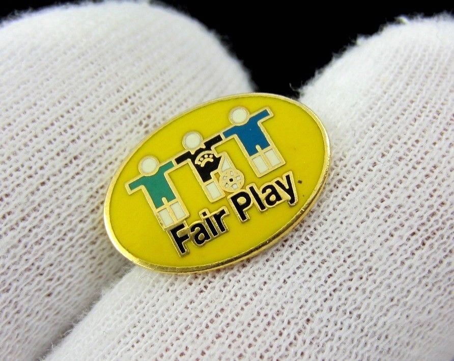 FIFA 連盟ロゴとFIARPLAYピンズ＆ボールペン レア３点セット！ 41UZOgFicrL.jpg_BO30,255,255,
