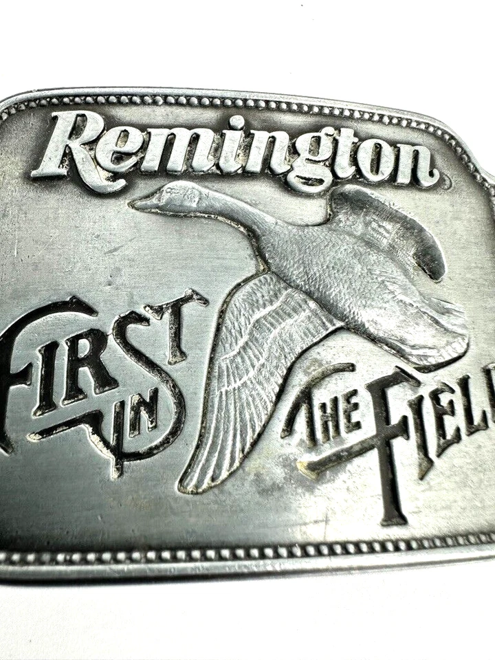 Fivela de cinto vintage Remington 'First in the Field' 1980 Canada Goose FEITA NOS EUA - Imagem 3 de 4