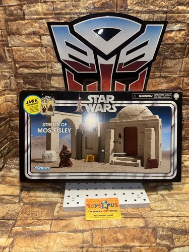 Star Wars The Vintage Collection Streets of Mos Eisley Playset with Jawa Figure