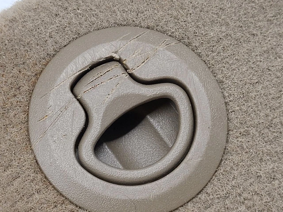 2012 Town and Country Cargo Cover Storage floor door Behind Drivers seat Foto 2 de 4