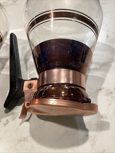 Caraffa brocca sciroppo vetro 5" vintage coperchio rame lotto di 3 - Foto 3 di 10