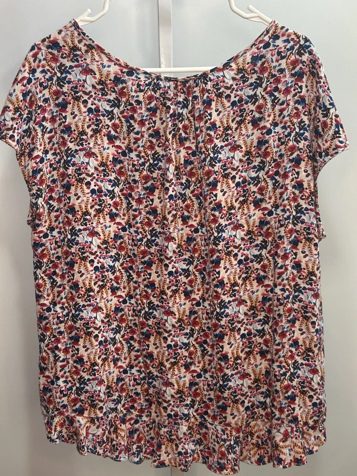 Liz Claiborne Women’s Multi Color Floral Cap Sleeve Blouse, Size Large. 3 I - Image 2 of 4