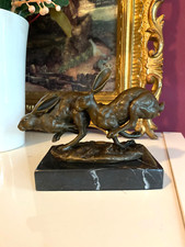 Bronze Skulptur laufende Hasen auf schwarzem Marmor sockel nach Nick