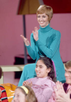 Sandy Duncan Appearing On Robert Young With The Young 1973 OLD TV PHOTO