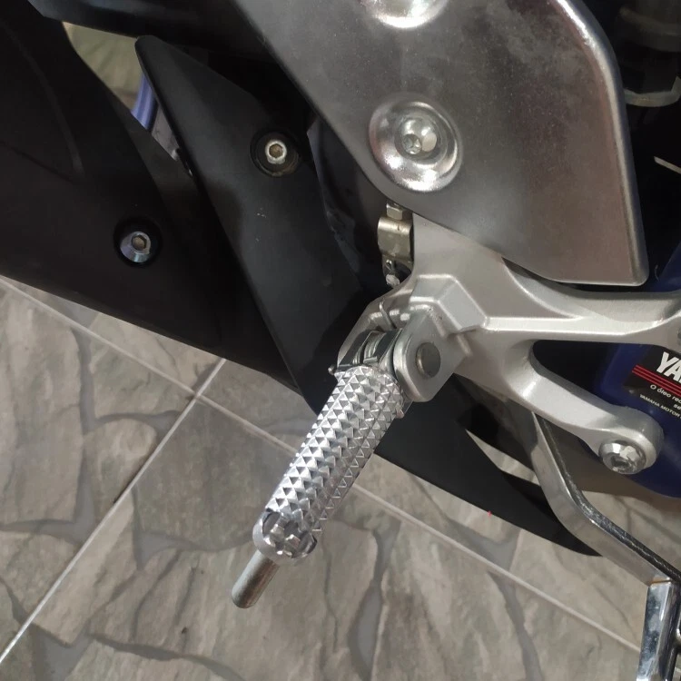 Adaptadores de estriberas delanteras para Yamaha MT09 MT10 YZF R25/R3 MT25 MT-03 FZ09 FJ09 Foto 4 de 4