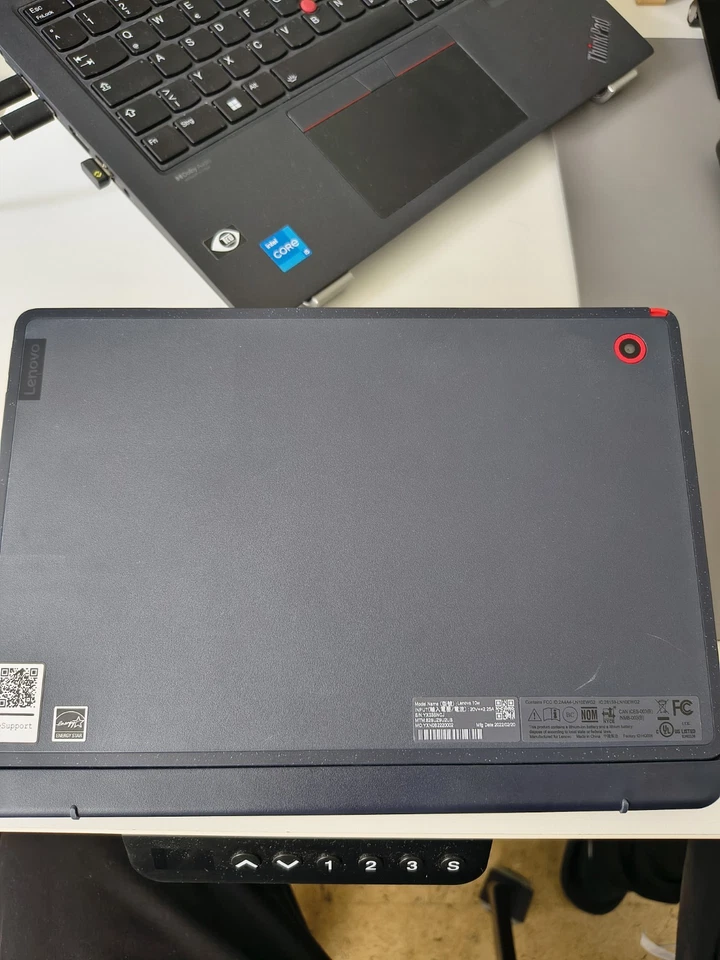 Lenovo 10w 82ST Tablet with detachable keyboard Snapdragon 7c Gen 2. NEW - Bild 3 von 4