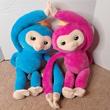 2018 Fingerlings Hugs Boris Blue  Bella Pink Interactive Plush Monkeys WowWee