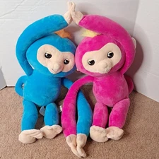 2018 Fingerlings Hugs Boris Blue & Bella Pink Interactive Plush Monkeys WowWee