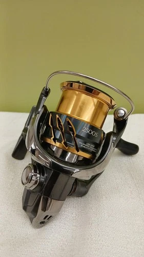 Shimano 24 TWIN POWER 2500S Spinning Reel