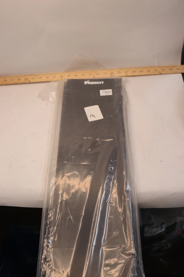 Administrador vertical de doble cara Panduit 45RU 6,7" de ancho RWMPVHC45E-KIT Foto 3 de 3