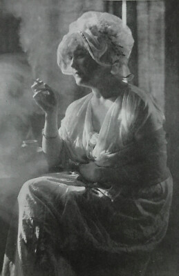 Kultportrait ''Dame mit Zigarette'' 1912 von Gertrude Kasebier 1852-1934
