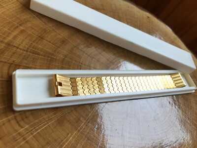 The new men's bracelet from the USSR with gold plating was not in use.