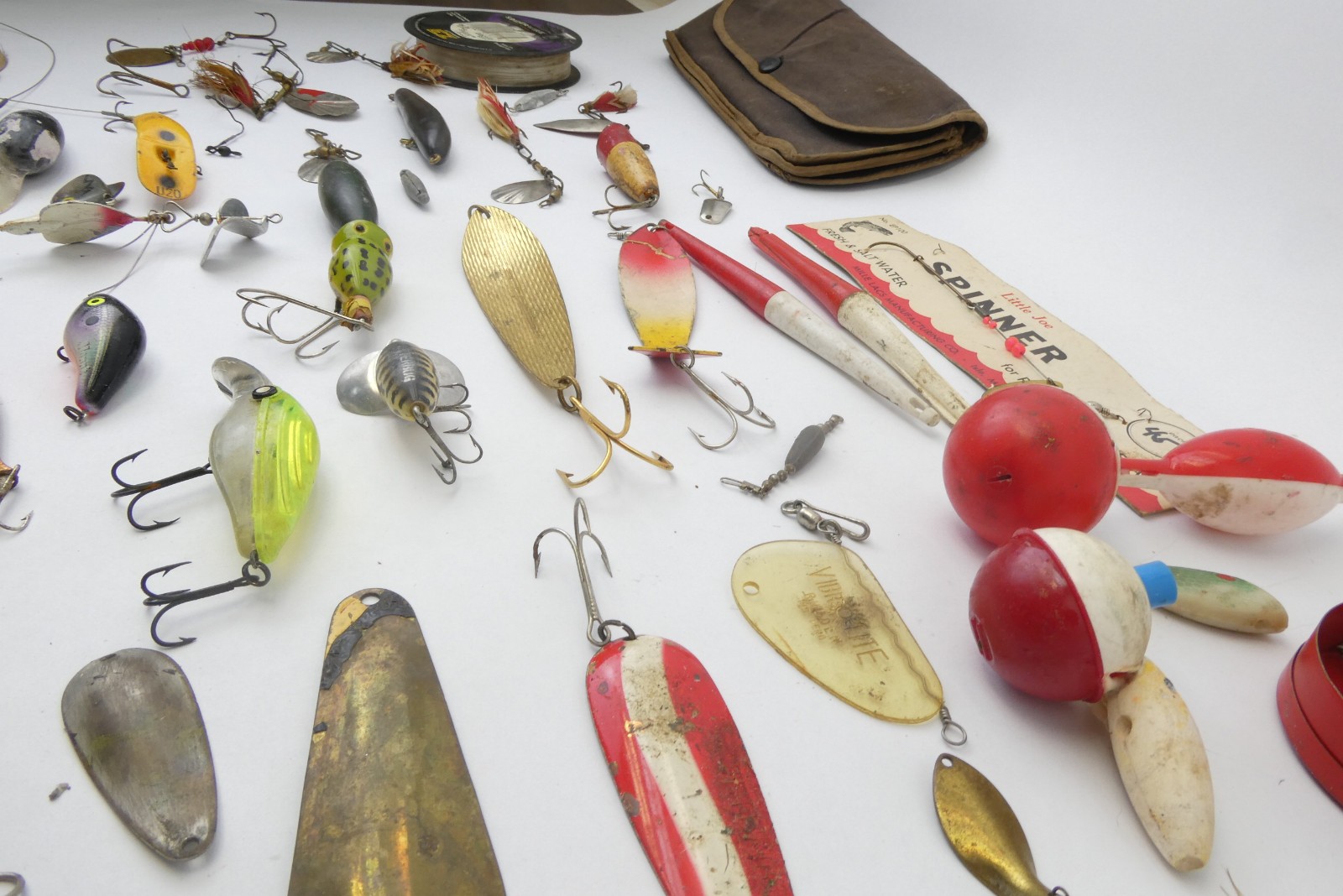 Vintage Fishing Lure & Tackle Lot Spinners Spoons Floats Hooks Pouch Parts Mixed - Image 14