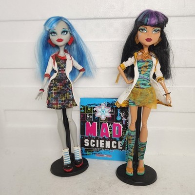 Monster High Cleo De Nile and Ghoulia Yelps Mad Science Lab