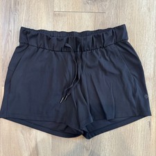 Lululemon On the Fly Short 2.5 Black Luxtreme Size 6 Athletic Shorts EUC LW7AIS