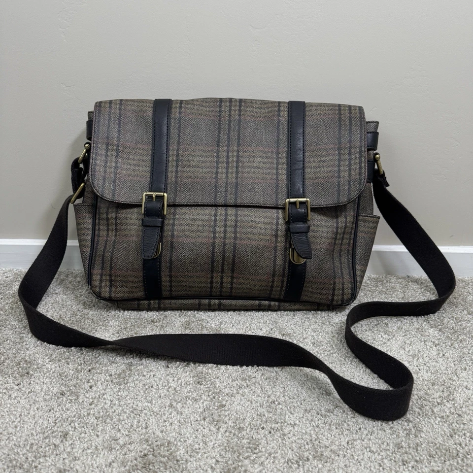 Bolso escolar académico Fossil Messenger de lona recubierta a cuadros para computadora portátil Foto 2 de 4