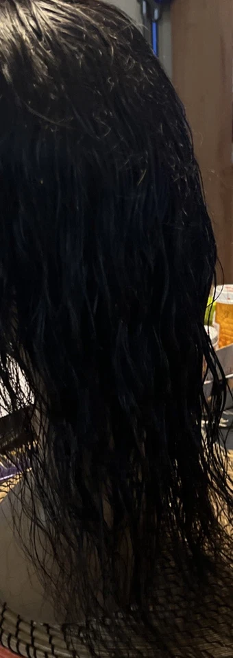 Peruca 100% cabelo humano #1B preta macia longa/sem marca. Tampa completa - sem odor usada  - Imagem 4 de 4