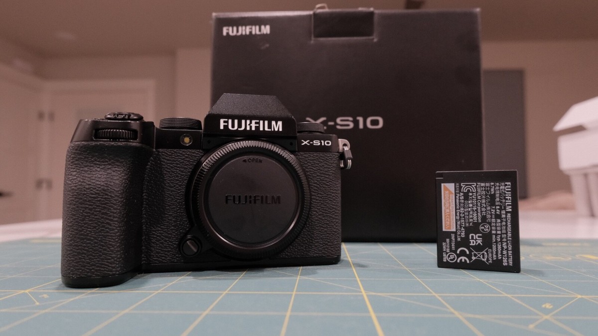 Fujifilm X-S10 26.1MP Mirrorless Camera (Body Only), Open Fujifilm X-S10 26.1MP Mirrorless Camera (Body Only), Open