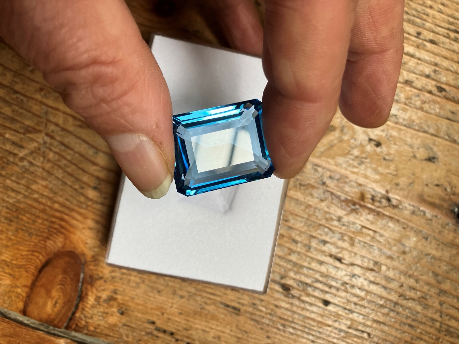 Topaze bleue de 68 carats pour sublimer vos tenues de gala et grands événements
